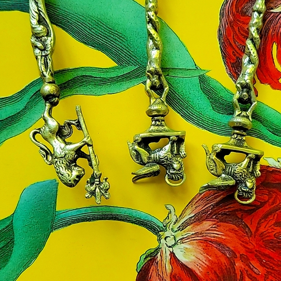 Set of 4 antique reproduction Renaissance serve ware. - Picture 5 of 5